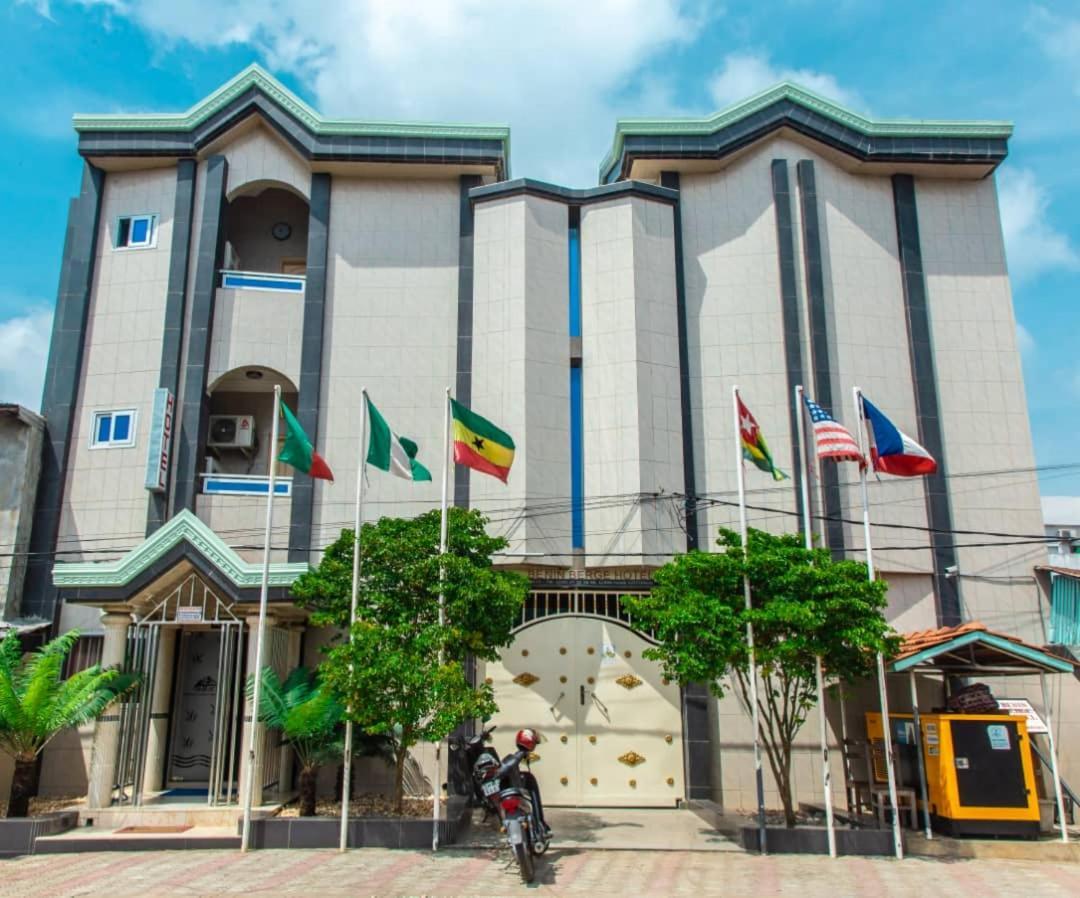 Benin Berge Hotel Cotonou Bagian luar foto